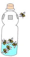 ペットボトルを蜂の飛び交う場所などに吊るしている画像