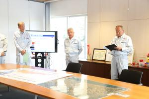 災害対策本部で指揮を執る橋元町長
