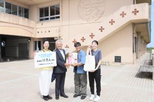 震災遺構中浜小学校1０万人達成