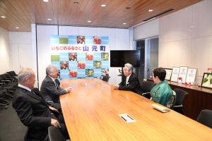 阿部氏と会談する橋元町長