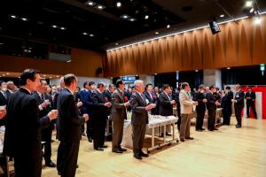 賀詞交歓会で乾杯