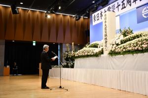 式辞を述べる橋元町長