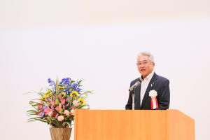 あいさつをする橋元町長