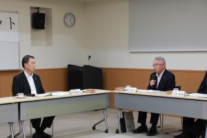 意見を述べる橋元町長