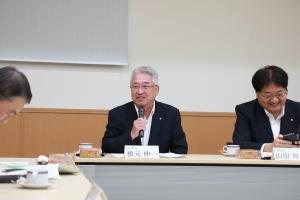 意見を述べる橋元町長